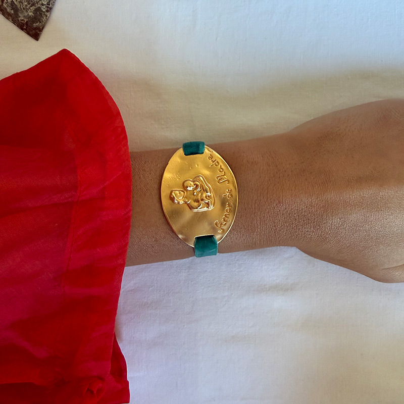 pulsera dorada amor de madre