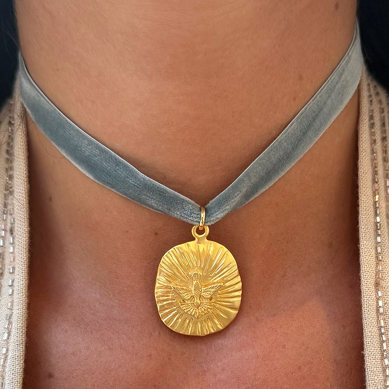 medalla espiritu santo rayos oro