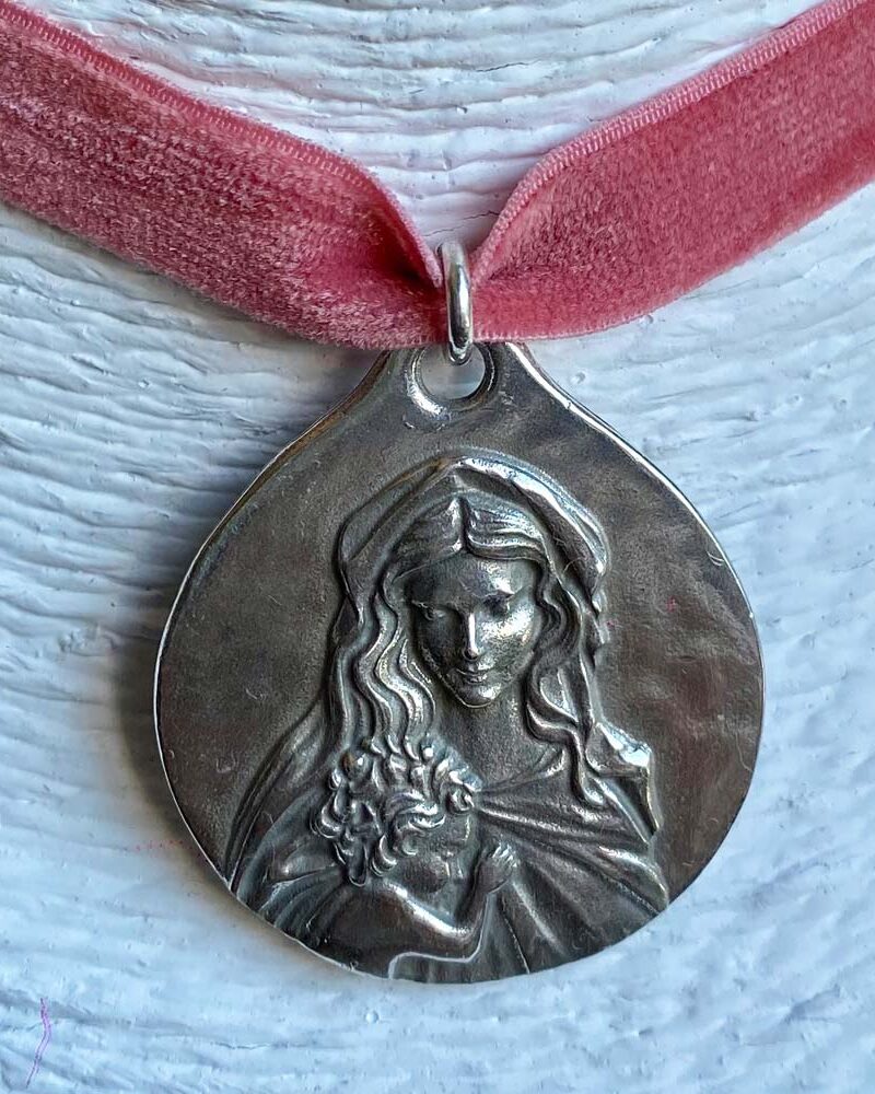 medalla virgen de la alegria plateada