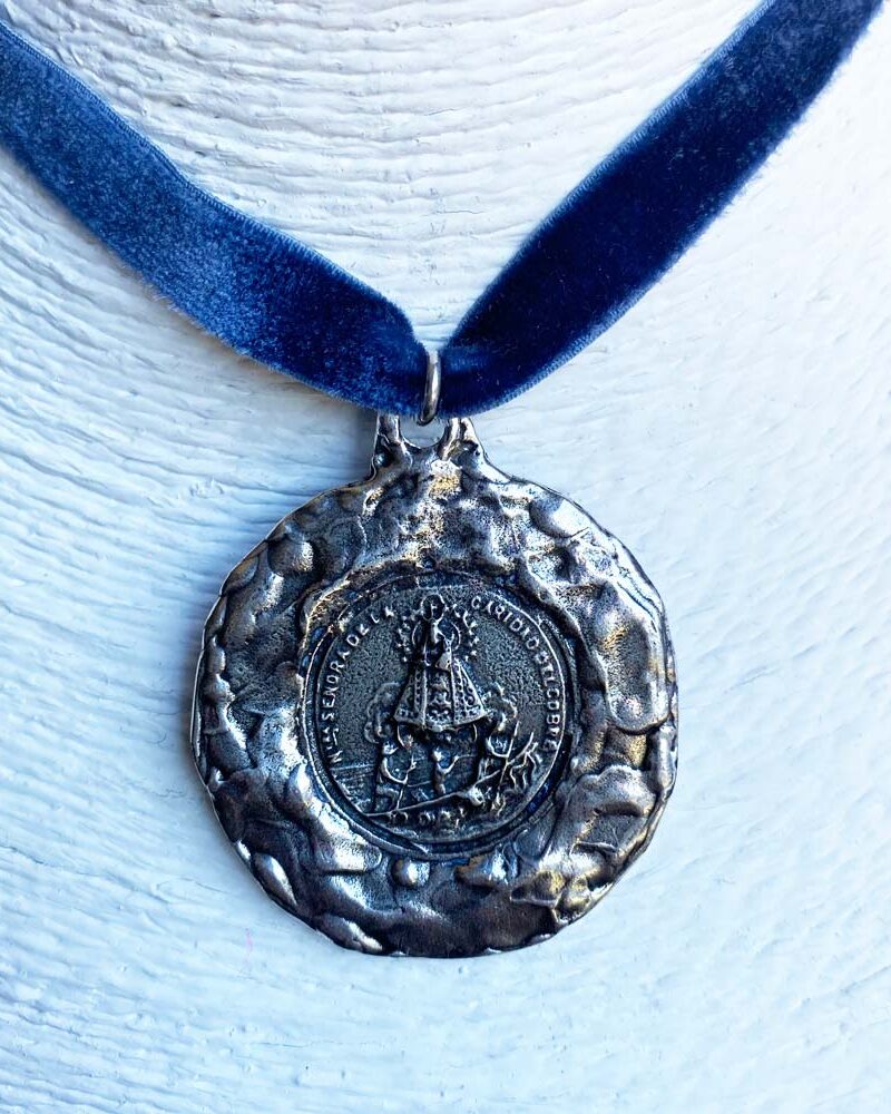 medalla virgen de la caridad grande