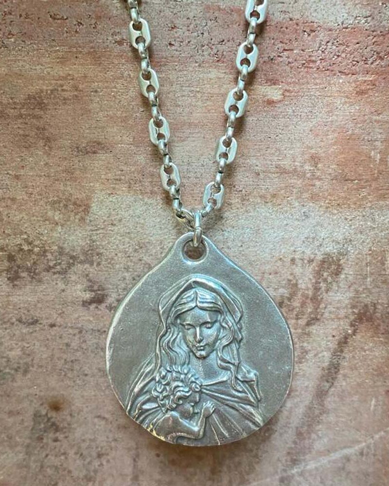 medalla virgen de la alegria con cadena de calabrotes plata