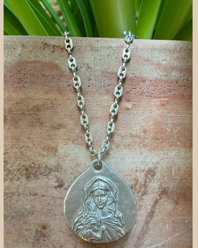 medalla virgen de la alegria con cadena de calabrotes plata