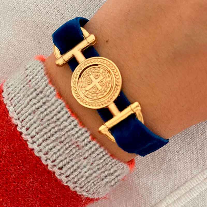 pulsera hermes cruz san benito medallas cruz san benito dorada