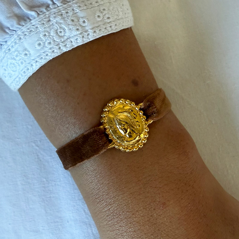 pulsera reina de la paz medjugorje oro