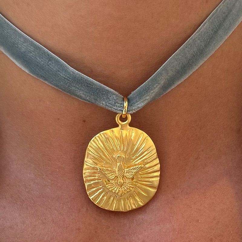 medalla espiritu santo rayos oro