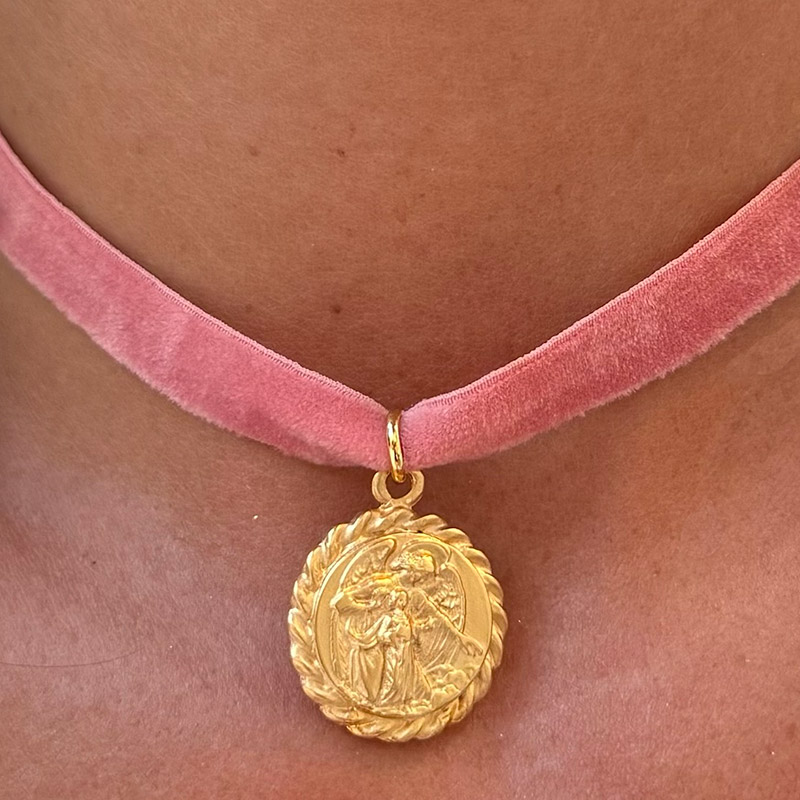 medalla angel custodio con sagrados corazones oro