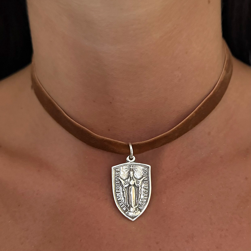 medalla cristo de la misericordia plata reves