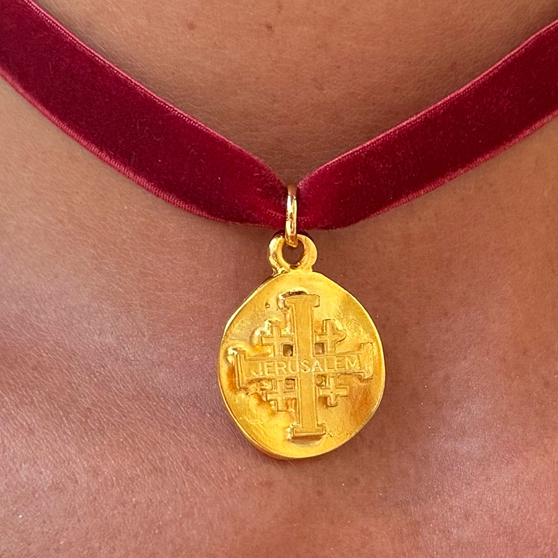 medalla cruz de jerusalem oro
