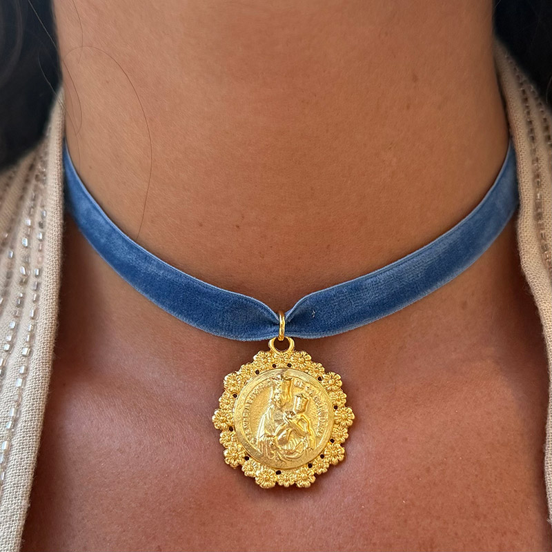 medalla virgen de la almudena margaritas oro