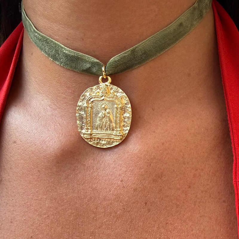 medalla virgen de la paloma oro