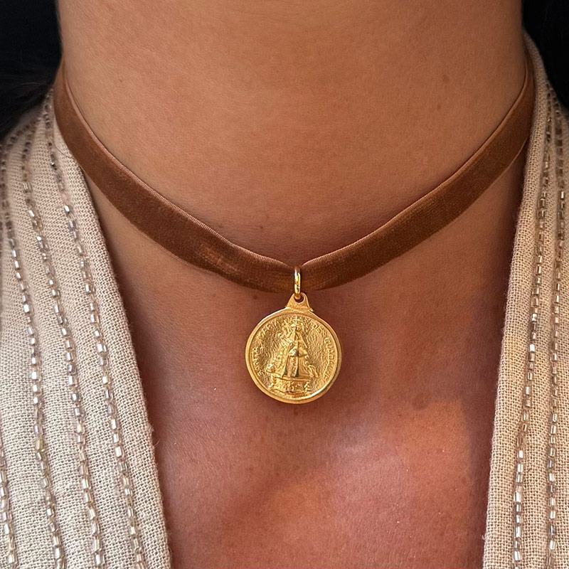 medalla virgen guadalupe caceres oro